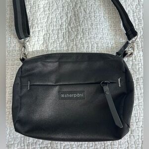 Sherpani Black Belt Bag